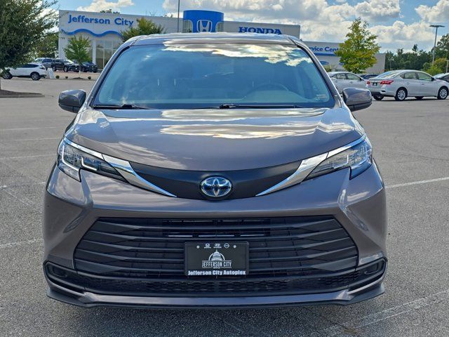 2022 Toyota Sienna LE