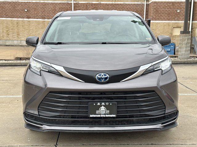 2022 Toyota Sienna LE