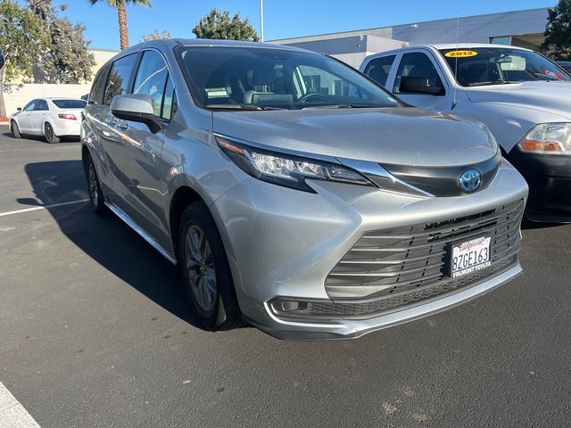 2022 Toyota Sienna LE