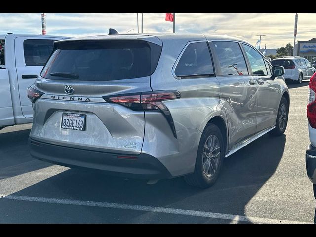 2022 Toyota Sienna LE