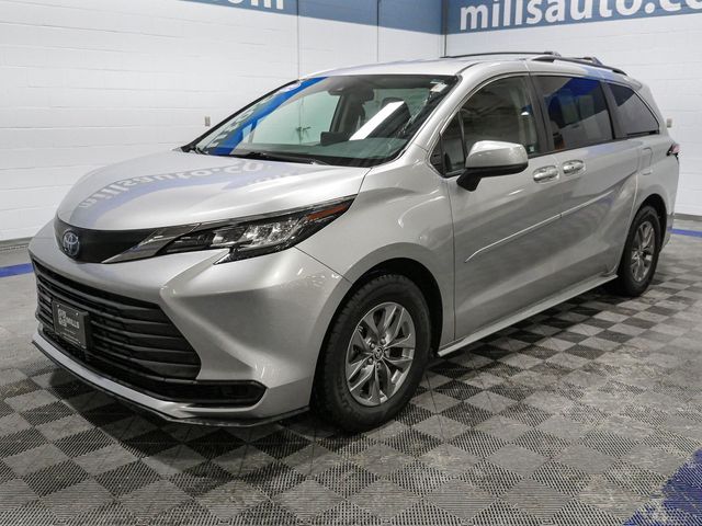 2022 Toyota Sienna LE