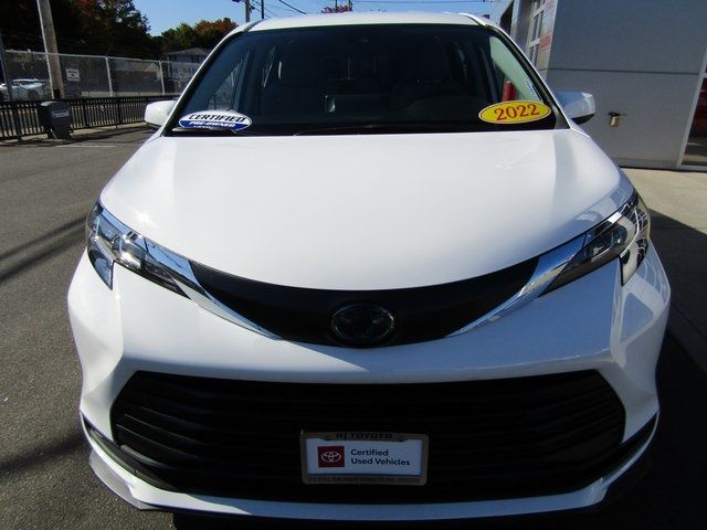 2022 Toyota Sienna LE