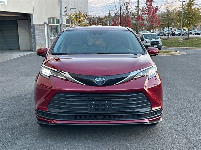 2022 Toyota Sienna LE