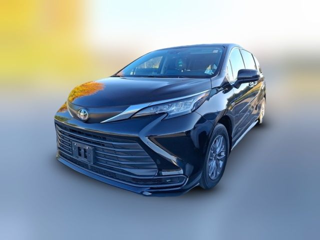 2022 Toyota Sienna LE