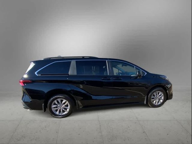 2022 Toyota Sienna LE