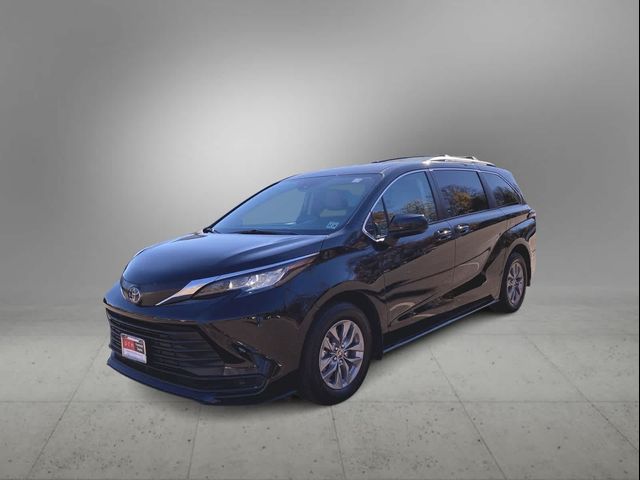 2022 Toyota Sienna LE