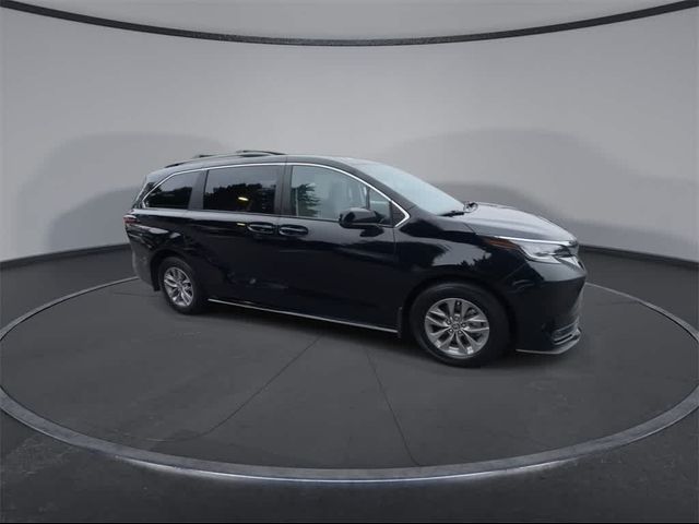 2022 Toyota Sienna LE