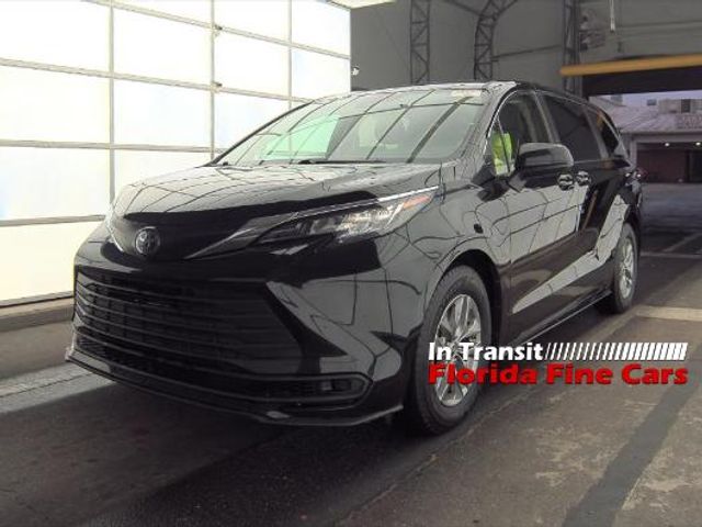 2022 Toyota Sienna LE