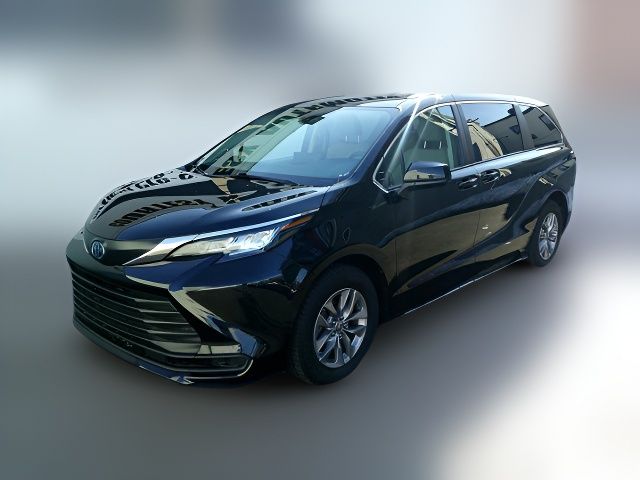 2022 Toyota Sienna LE