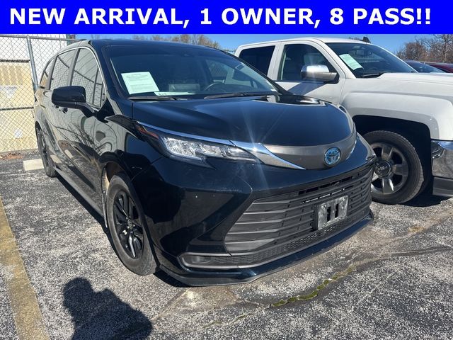 2022 Toyota Sienna LE