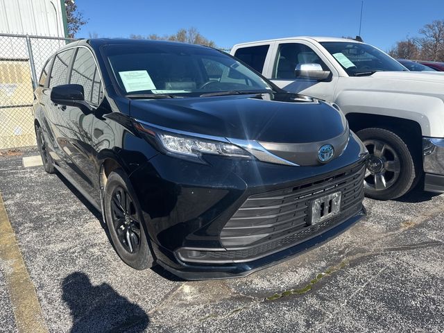 2022 Toyota Sienna LE