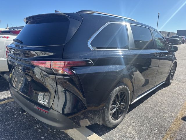 2022 Toyota Sienna LE