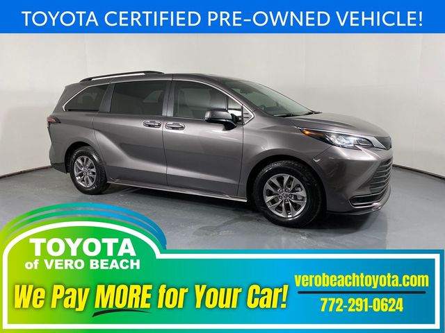 2022 Toyota Sienna LE