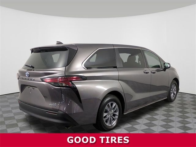 2022 Toyota Sienna LE