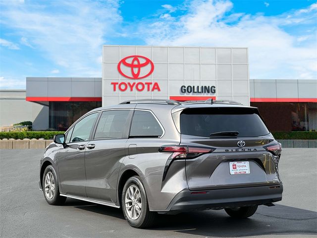 2022 Toyota Sienna LE