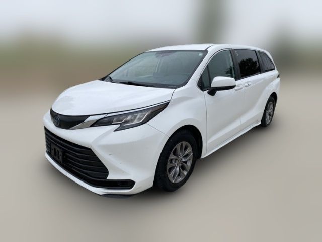 2022 Toyota Sienna LE