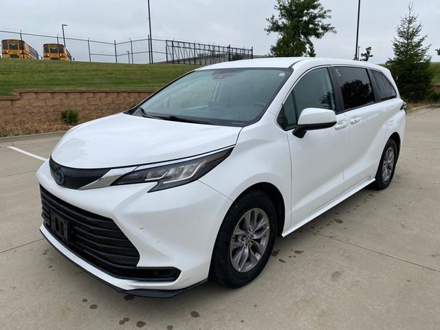 2022 Toyota Sienna LE