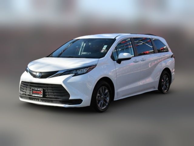 2022 Toyota Sienna LE