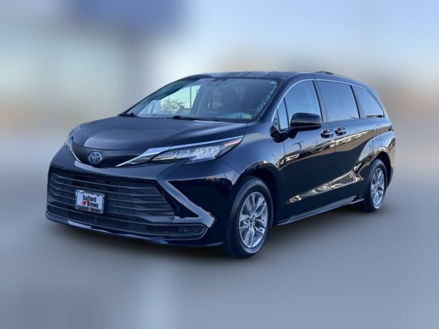 2022 Toyota Sienna LE