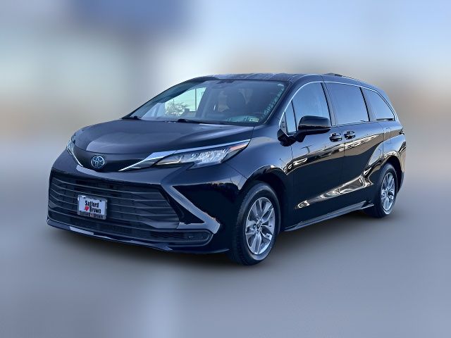 2022 Toyota Sienna LE