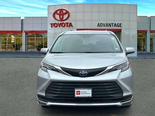 2022 Toyota Sienna LE