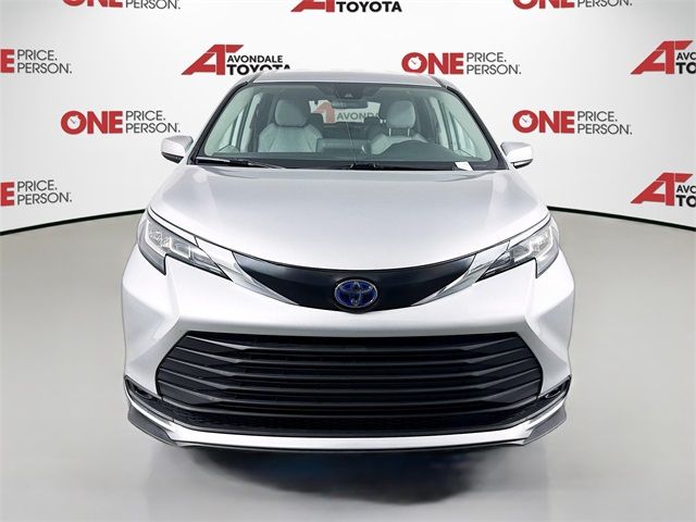 2022 Toyota Sienna LE