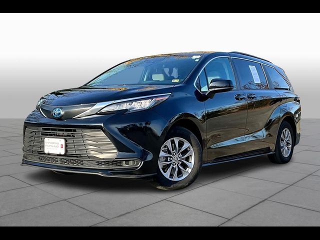 2022 Toyota Sienna LE