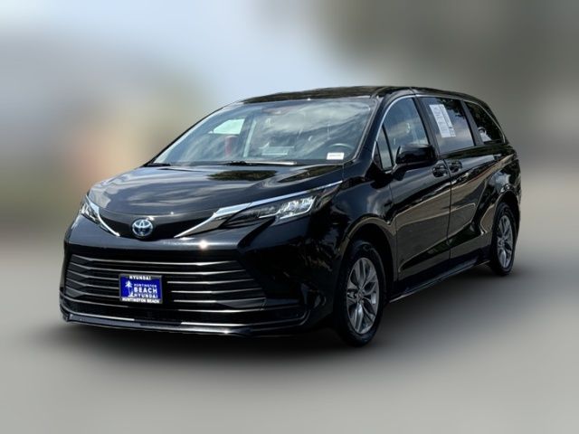 2022 Toyota Sienna LE