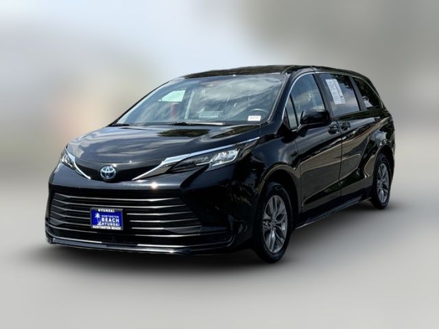 2022 Toyota Sienna LE