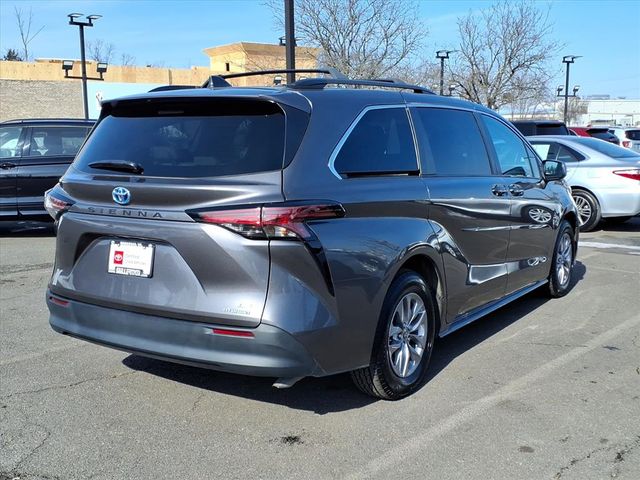 2022 Toyota Sienna LE