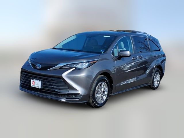 2022 Toyota Sienna LE