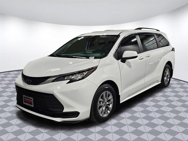 2022 Toyota Sienna LE