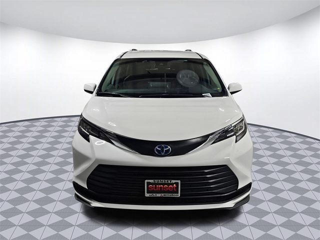 2022 Toyota Sienna LE