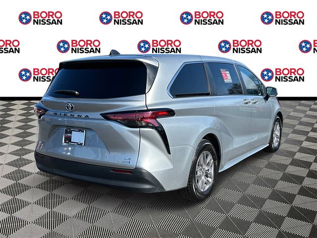 2022 Toyota Sienna LE