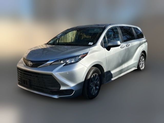 2022 Toyota Sienna LE