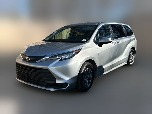 2022 Toyota Sienna LE