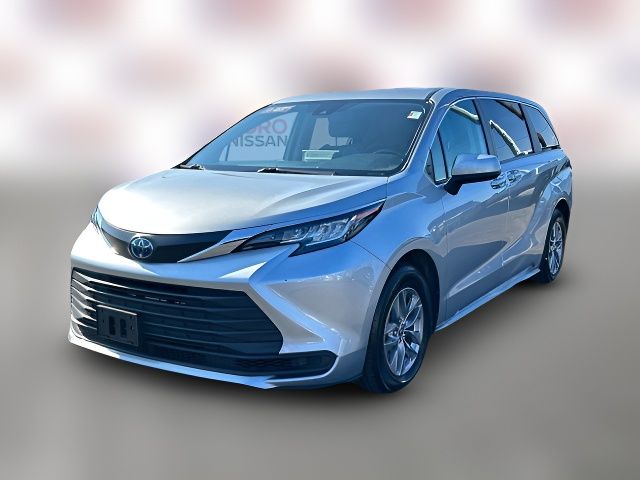 2022 Toyota Sienna LE