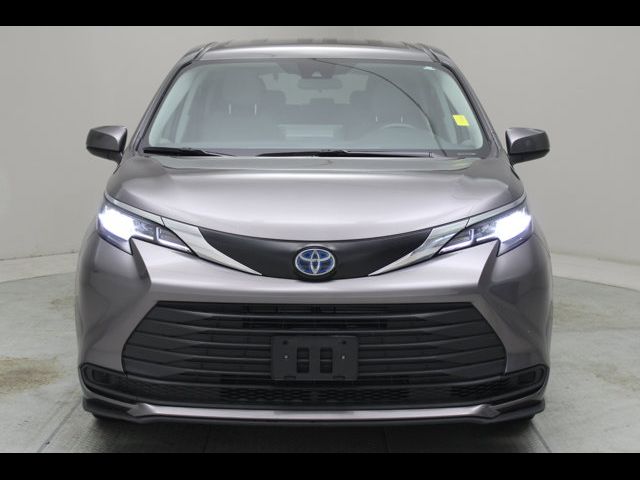 2022 Toyota Sienna LE