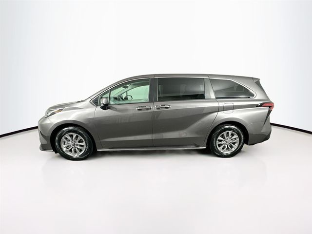 2022 Toyota Sienna LE