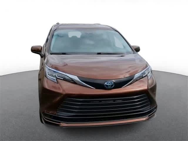 2022 Toyota Sienna LE