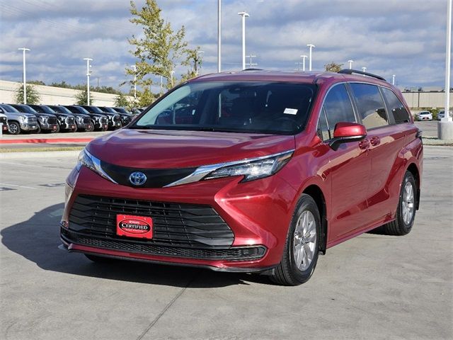 2022 Toyota Sienna LE