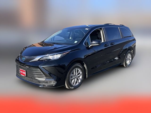 2022 Toyota Sienna LE