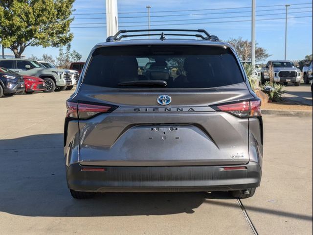 2022 Toyota Sienna LE