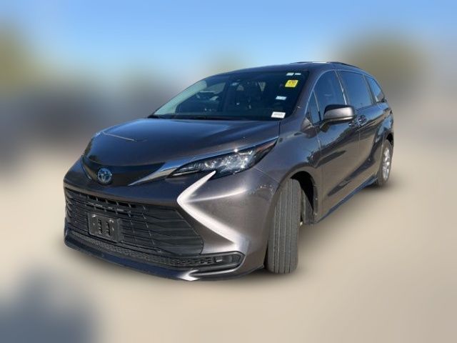 2022 Toyota Sienna LE