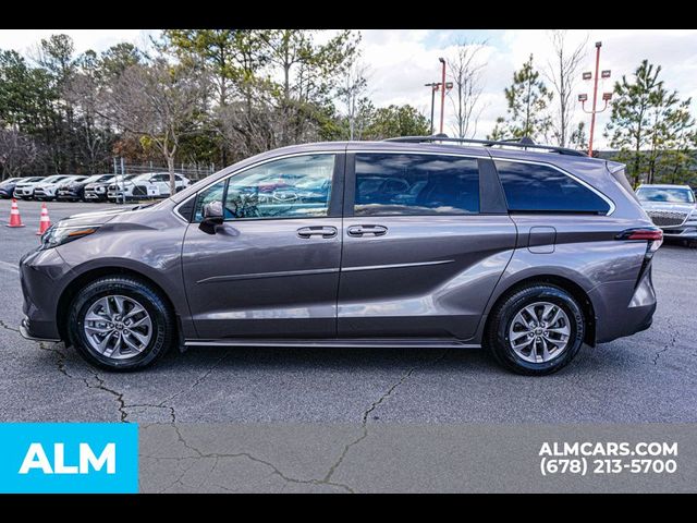 2022 Toyota Sienna LE