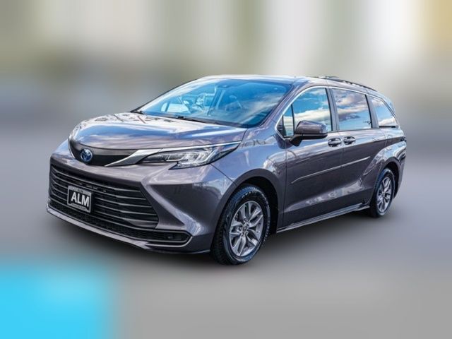 2022 Toyota Sienna LE