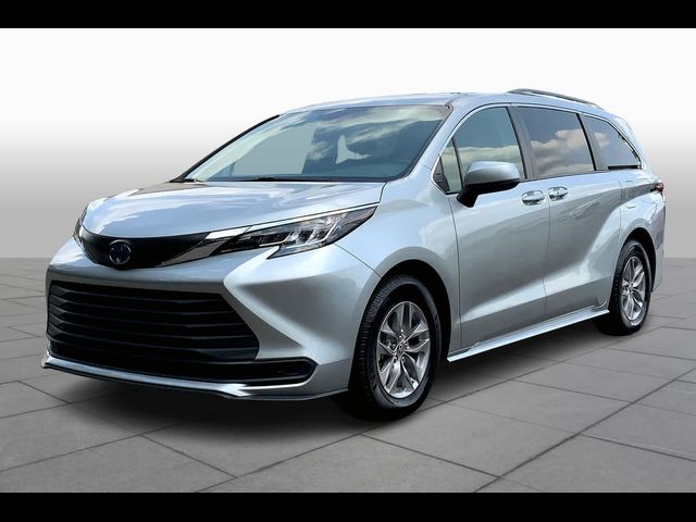 2022 Toyota Sienna LE