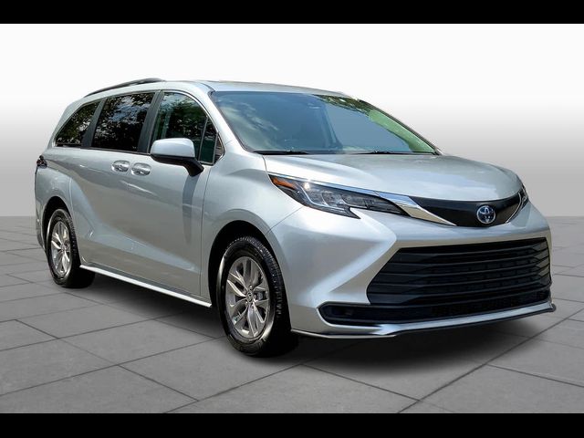 2022 Toyota Sienna LE