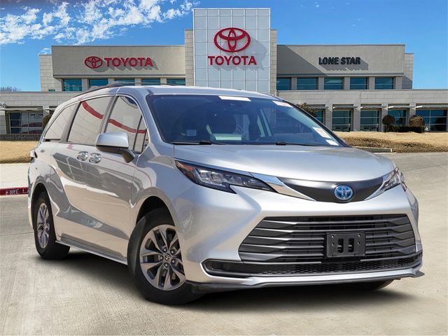 2022 Toyota Sienna LE