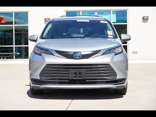 2022 Toyota Sienna LE